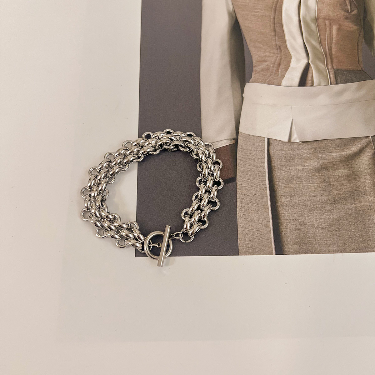 Pulsera de Acero de Titanio de Dongguan, Estilo Europeo y Americano, Diseño de Doble Cadena con Cuchillas, Exagerada, Hip-Hop, para Otoño e Invierno, No se Destiñe, para Mujer