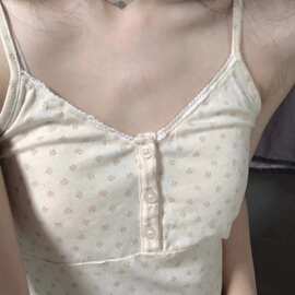 BM风内搭三粒扣蕾丝花边碎花吊带衫女bm辣妹纽扣背心复古显瘦上衣