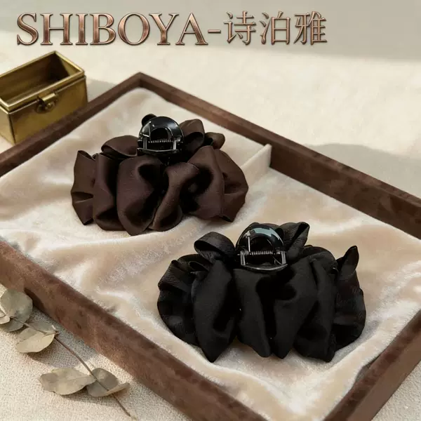 Versatile Triangle Claw Clip with a High-End Feel, Floral Hair Clip for the Back of the Head, Shark Clip for Women, 2025 New Model
