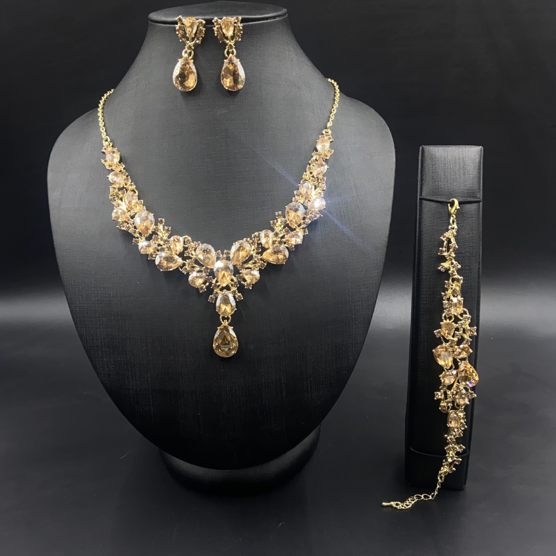 Women's Gender Inlay Design Simple Style Classic Style Solid Color Alloy Inlay Rhinestones Women's Jewelry Set