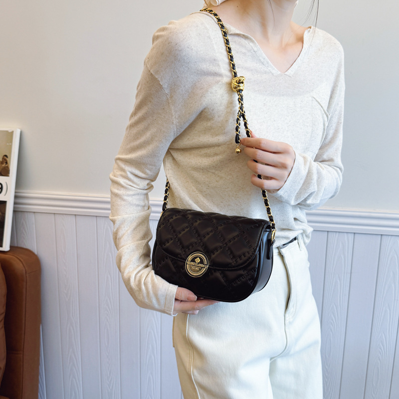 Versión coreana del bolso de cadena de viento de fragancia pequeña 2025 verano nuevo bolso femenino bolso de hombro bordado de rombo bolso de mensajero de viaje de moda