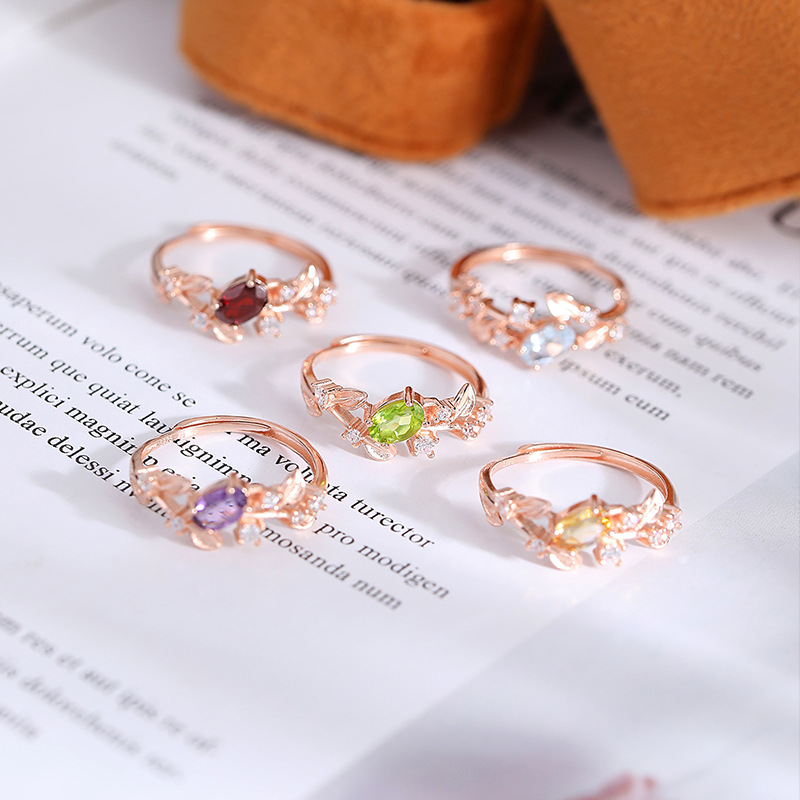 Anillo con incrustaciones de mástil natural de lujo ligero japonés femenino s925 anillo ajustable de viento de plata de ley pequeño libro rojo caliente