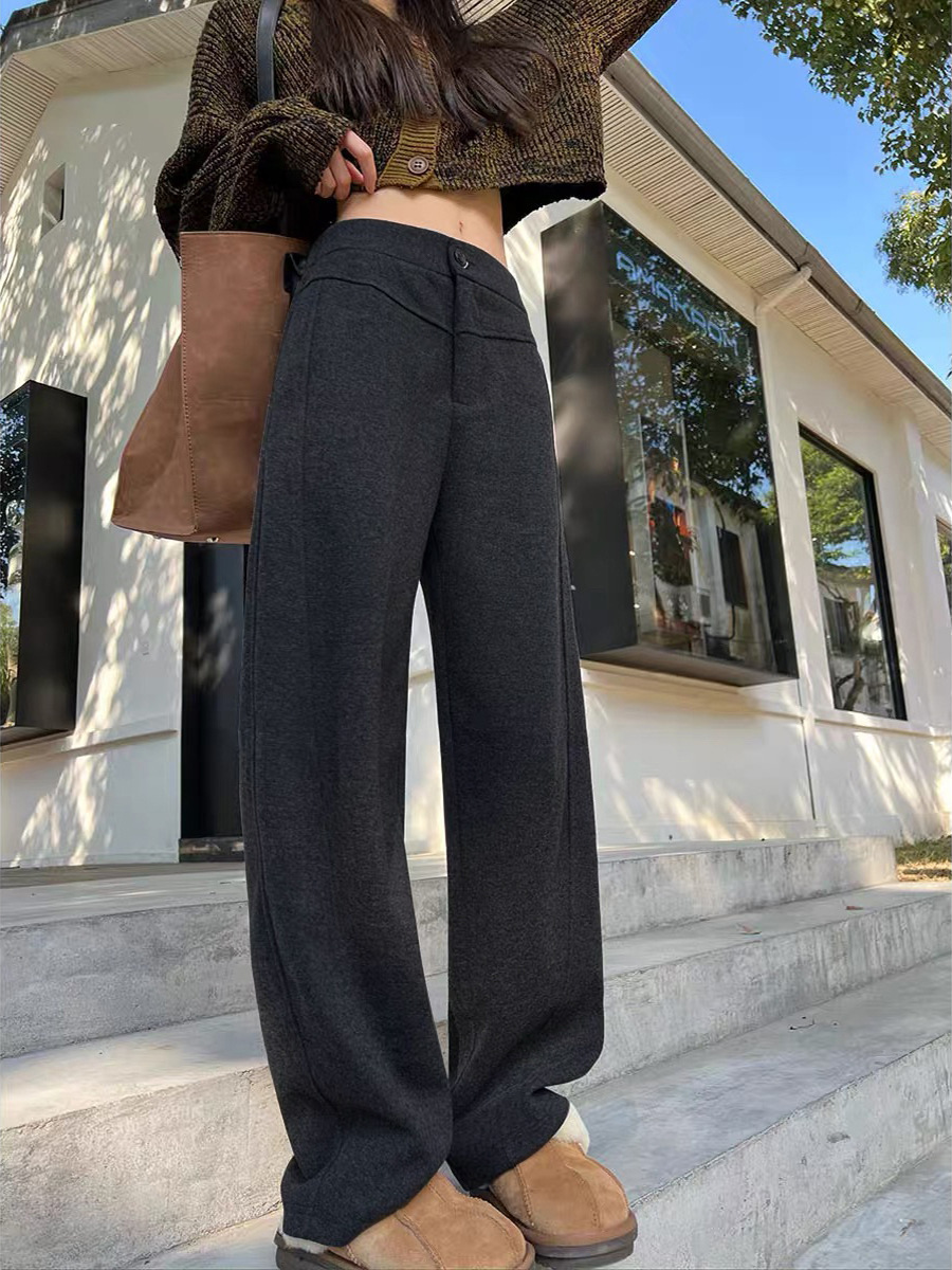 灰色のバナナのズボンの女性は秋冬に厚い直筒の狭い版の広い足のズボンのカジュアルなウールです。