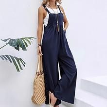 时尚黑色方领连衣裤，配有纽扣设计，适合休闲度假穿着，宽松版型