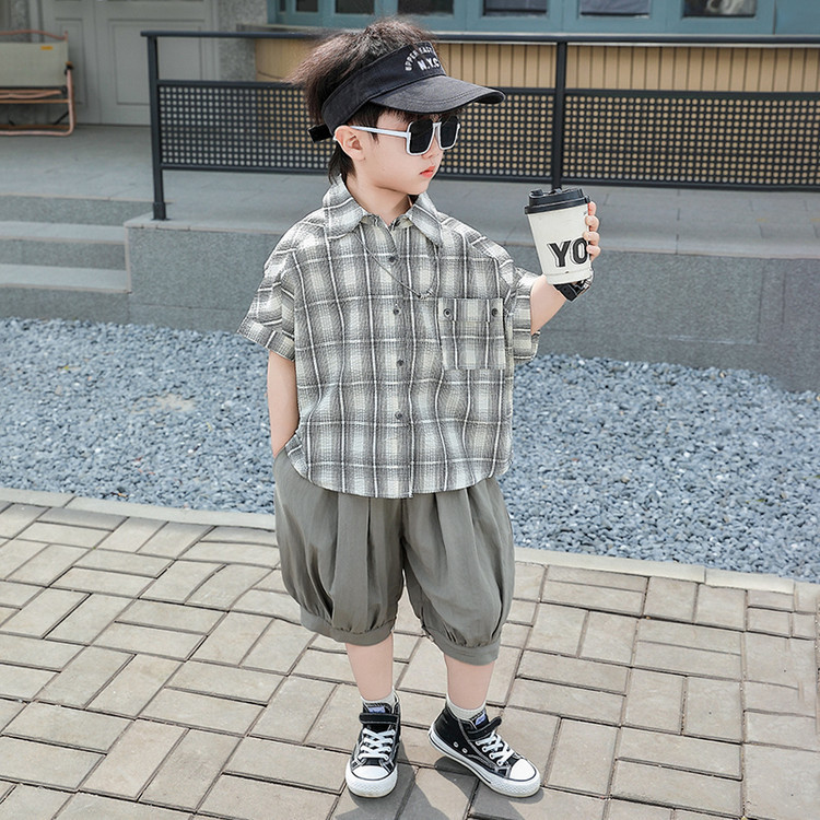 8074 Traje de manga corta de verano para niños 2025 Nuevo estilo Camisa a cuadros Pantalones cortos Traje de dos piezas Ropa delgada para bebés Trendy