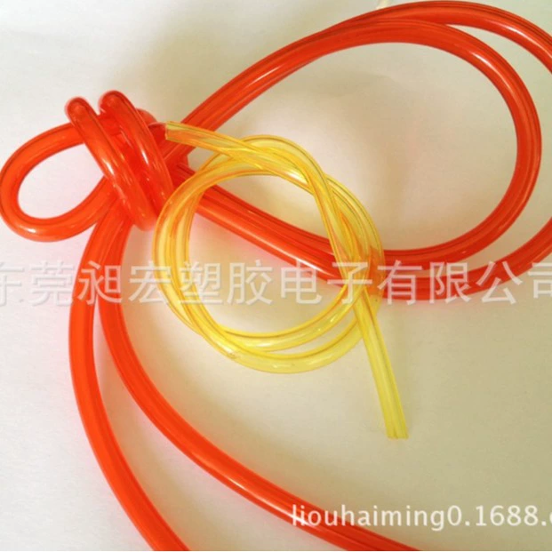 Производитель поставляет прозрачную желтую маслостойкую трубу, устойчивую к кислотам и щелочам, не твердеющую, не расширяющуюся, большого диаметра.