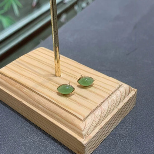 18k gold inlaid apple green horse eye earrings, no splits, no black spots, no structure over the lamp