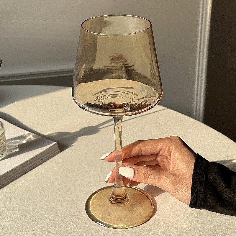 Tazas de vino de ámbar borgoña europeas tazas de vino de alto pie tazas de vino de alto nivel de inspiración de alto nivel de tazas de vidrio caseras de vino tinto