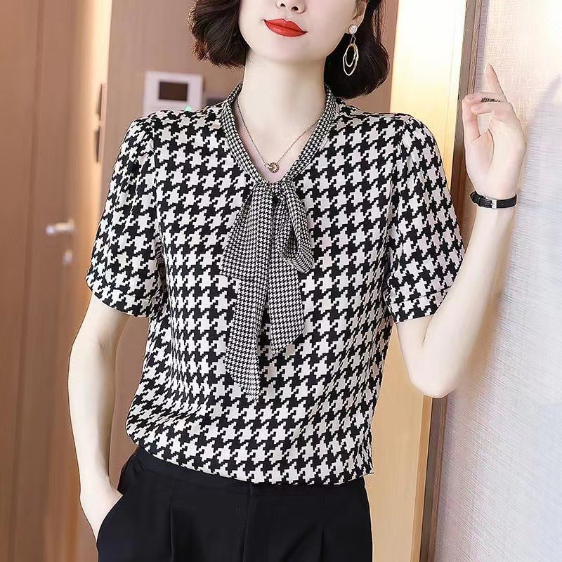 Large Short sleeved shirt 2022 summer new pattern Large Easy Cover the belly Western style Mom outfit pagoda sleeve Blouse