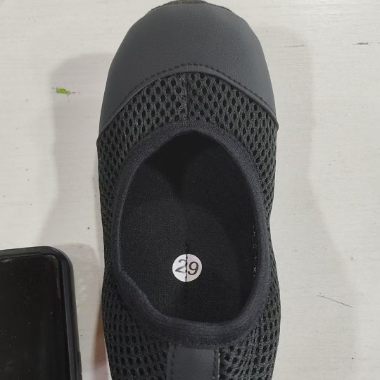Zapatos de ballet de verano nuevos zapatos de malla hueca para niños cómodos con suela suave, zapatos de entrenamiento de malla transpirables.