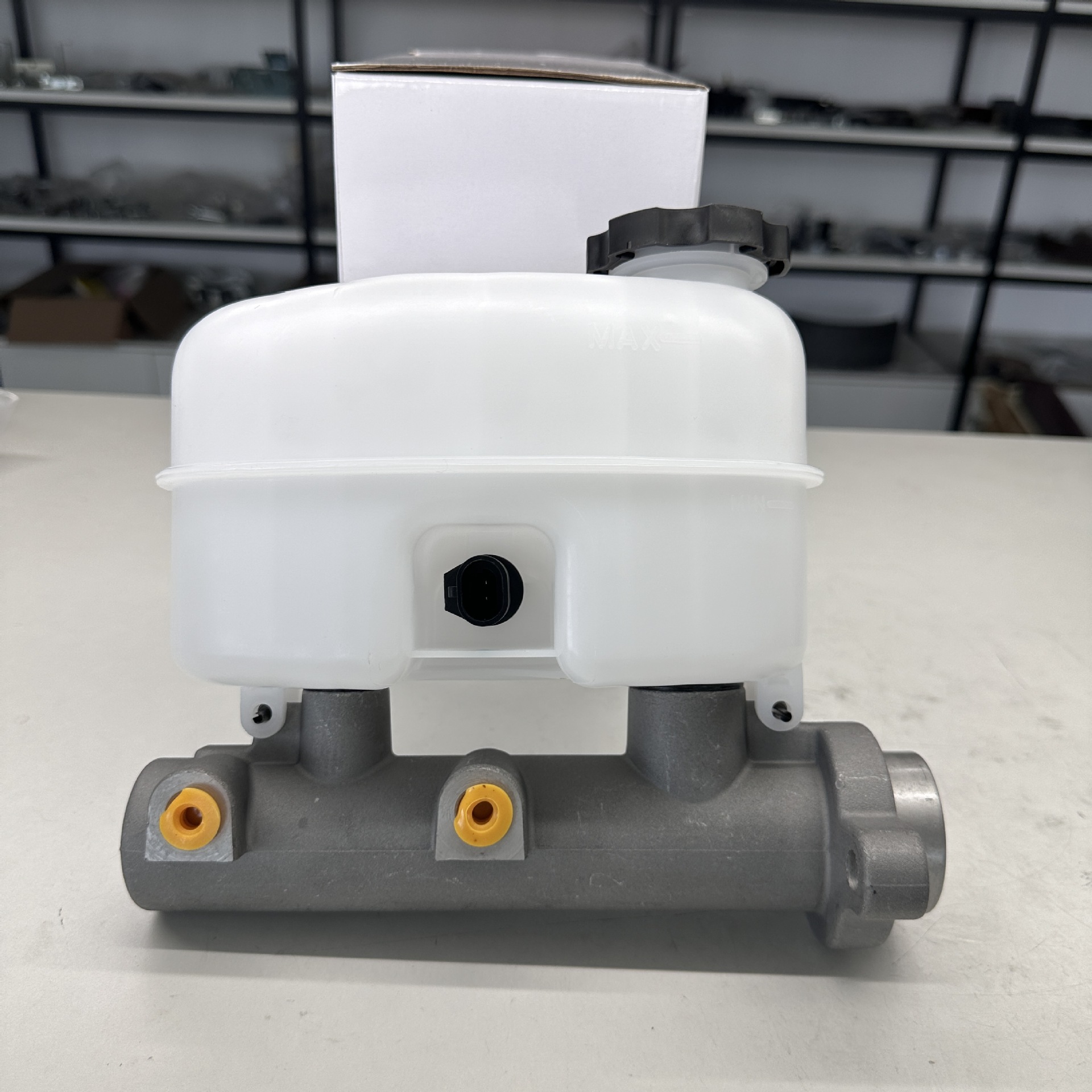 Suitable for Chevrolet Brake Master Cylinder 19209236 18047519 133100