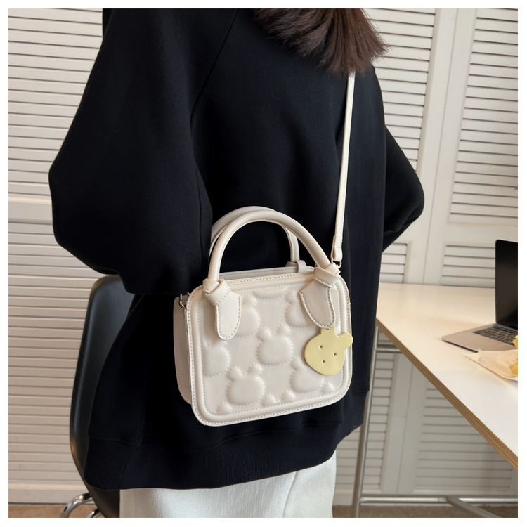 Women's Pu Leather Solid Color Cute Fashion Soft Surface Square Zipper Handbag Crossbody Bag Square Bag display picture 1