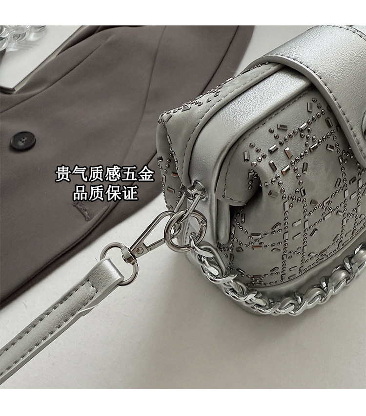 Summer bag: Women's hot diamond lock chain hand-held bucket bag 2025 New style denim blue single-shoulder fashionable crossbody bag Application Scenario