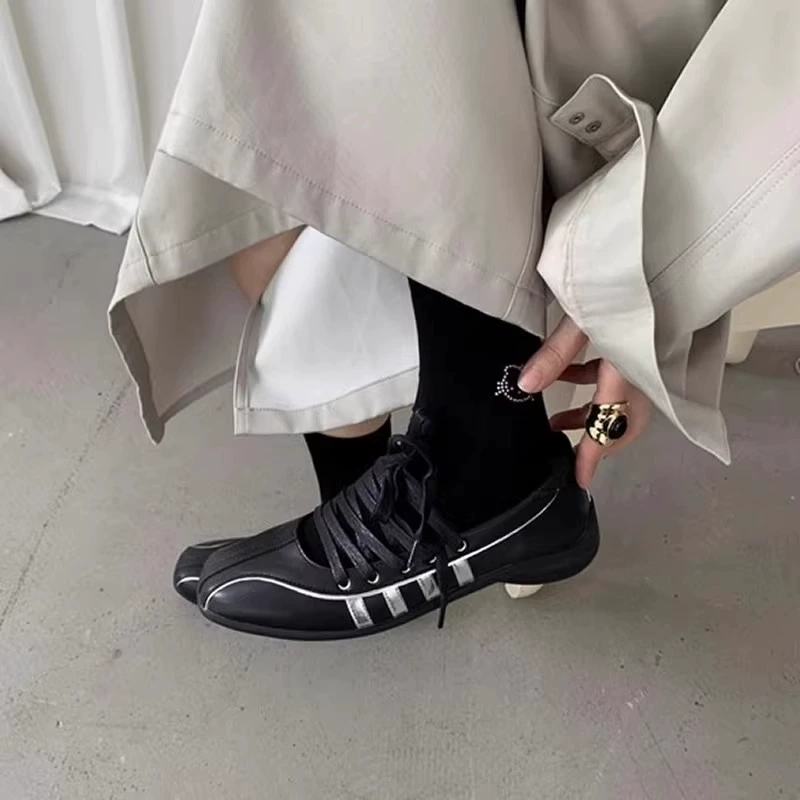 Корейские нишевые спортивные балетки для женщин 2025 весна новые с перекрестными ремешками ретро туфли Мэри Джейн