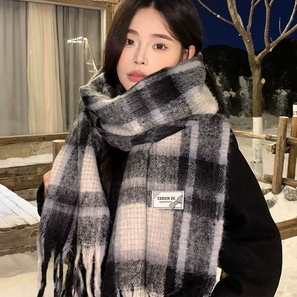 Mohair star and moon plaid black