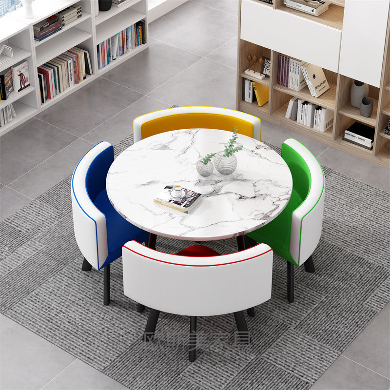 네 가지 색상의 둥근 모조 흰색 내부