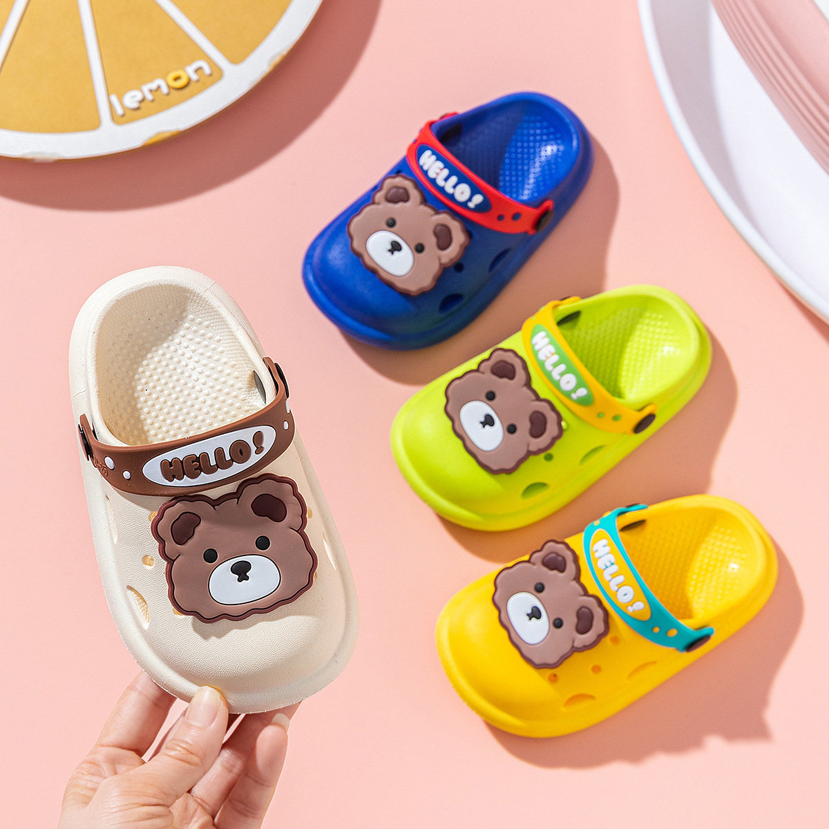 Children's hole shoes boys and girls 2024 new indoor and outdoor non-slip soft bottom Baby Beach outdoor closed toe sandals