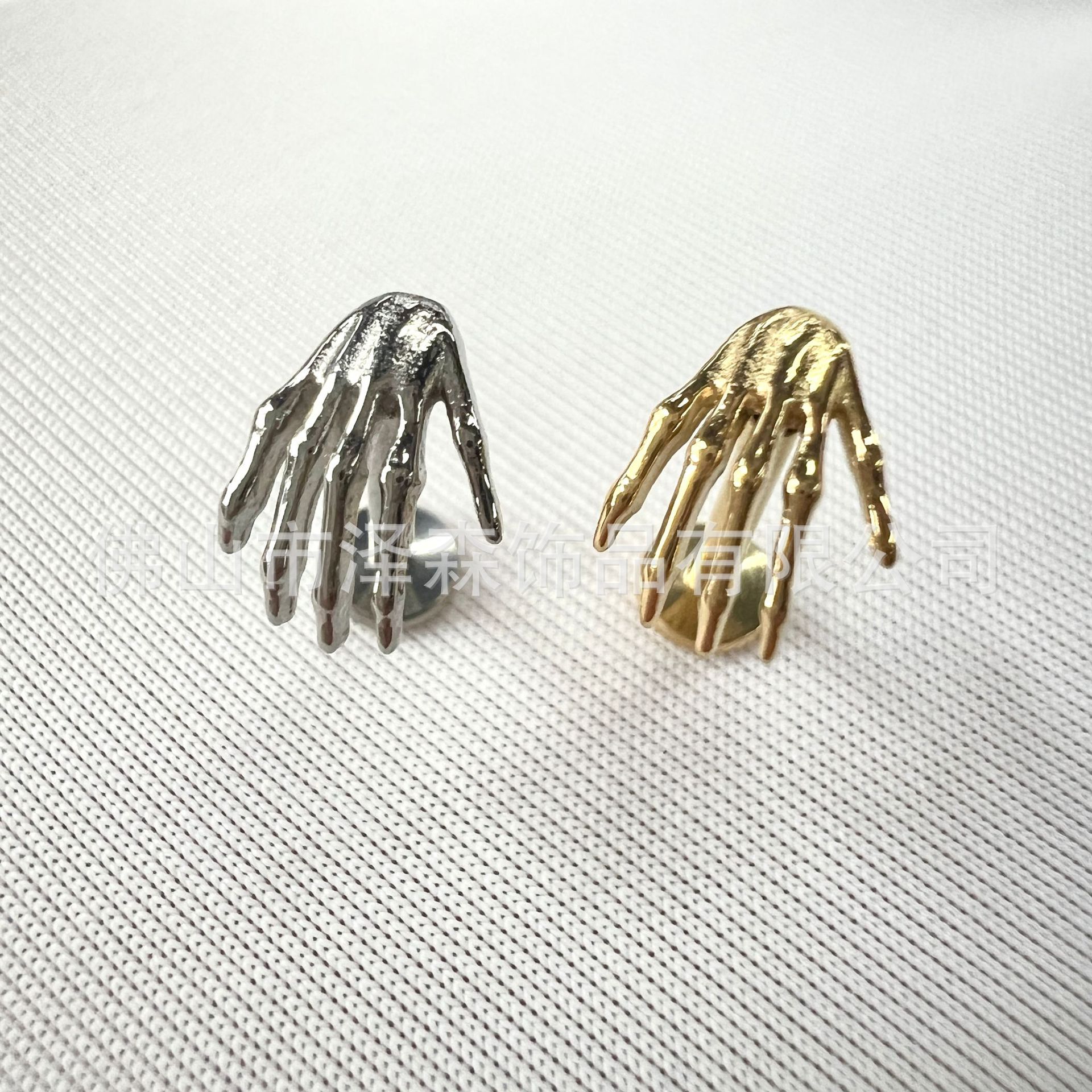 Pointed titanium steel lip stud product view