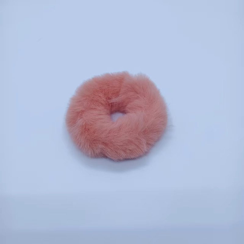 欧米のキャンディー色はウサギの毛のふわふわした大腸の髪輪に似せています。|undefined