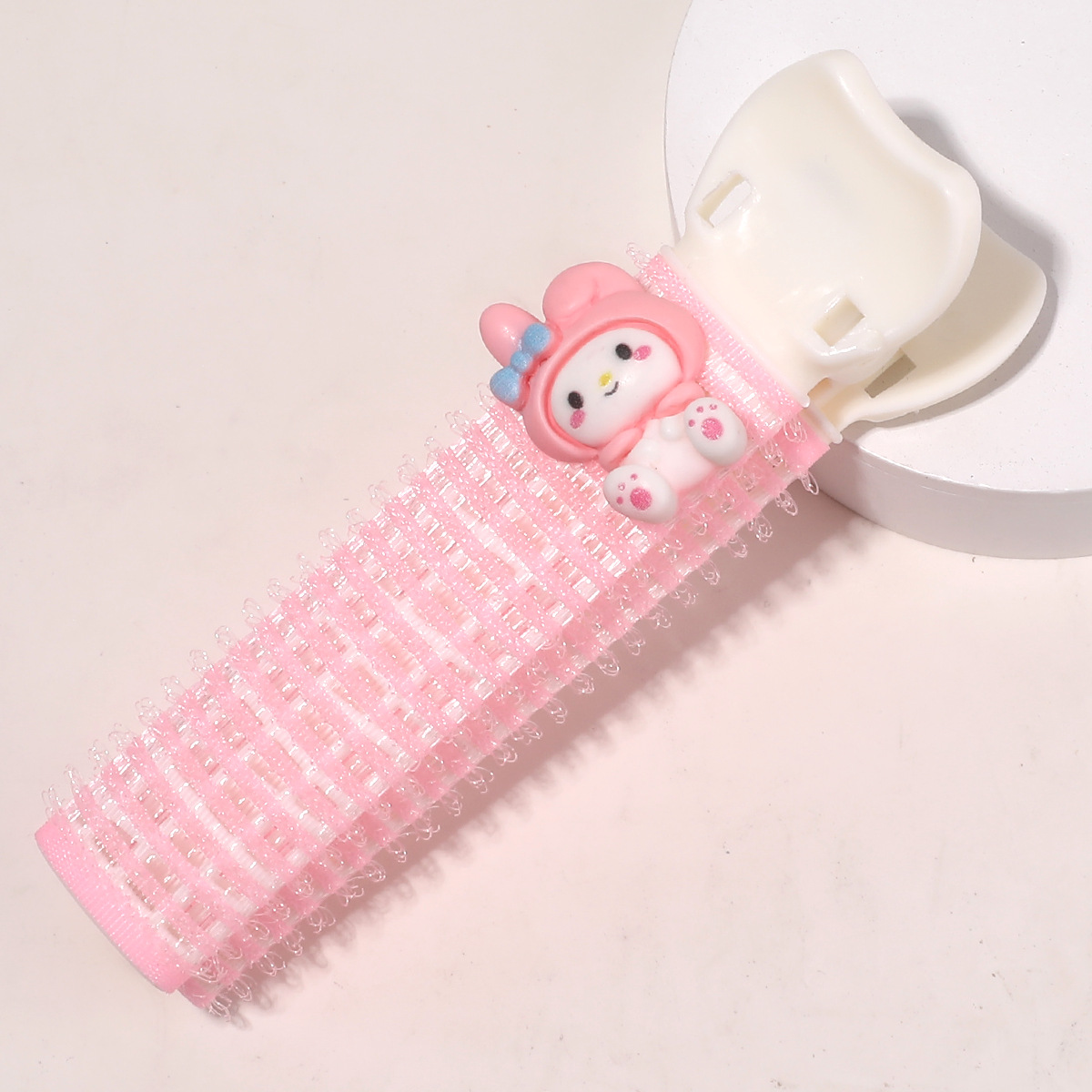 Cartoon fuchsia bangs, adds volume