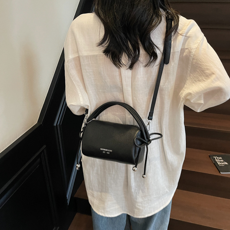 Bolso de mano simple coreano para mujeres 2025, nuevo tipo de bolso de viaje, bolso casual, ligero y de alta calidad.