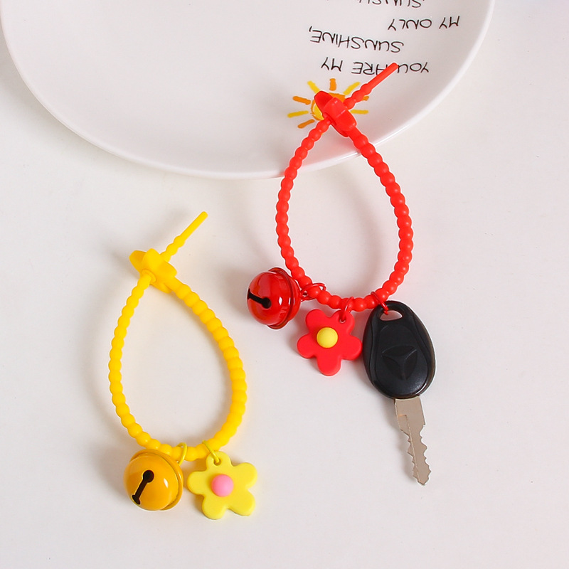 Creative Five-pointed Star Keychain With Flower And Bell Charm_voghion.com