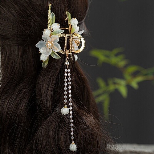 Original Handmade Bellflower Gua-style Hanfu Hair Accessories Fringe Hairstyle White Metal Shark Clip Versatile Simple