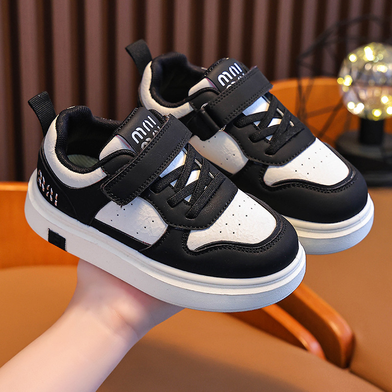 Zapatos de skate para niños 2025 primavera nuevos zapatos casuales para niños zapatos deportivos pequeños zapatos blancos para niños grandes zapatos de carreras para niñas