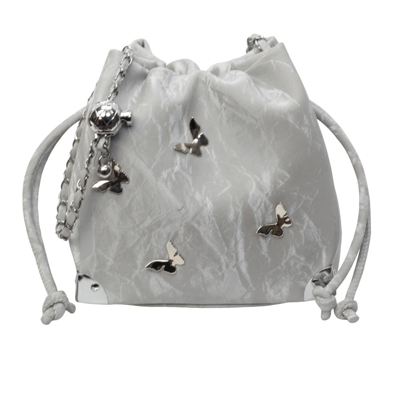 Bolsa de verano ultra caliente para mujeres 2024, nueva popularidad mariposa universal bolso de hombro en línea bolso de cubo