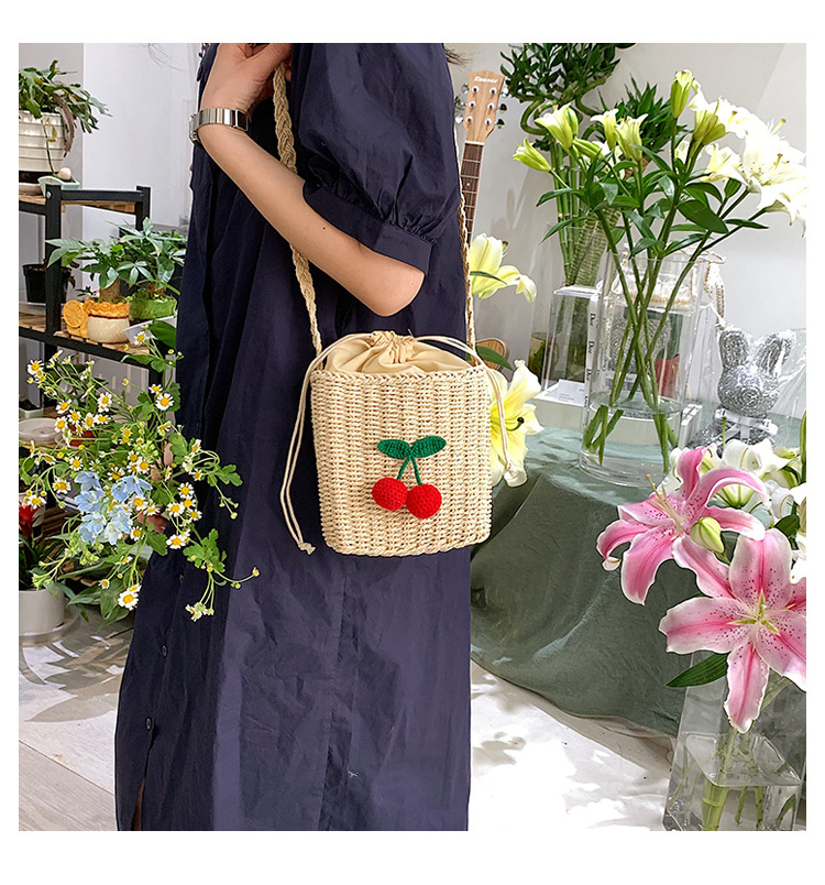 New Fashion Shoulder Cherry Crossbody Straw Small Square Women's Bag display picture 4