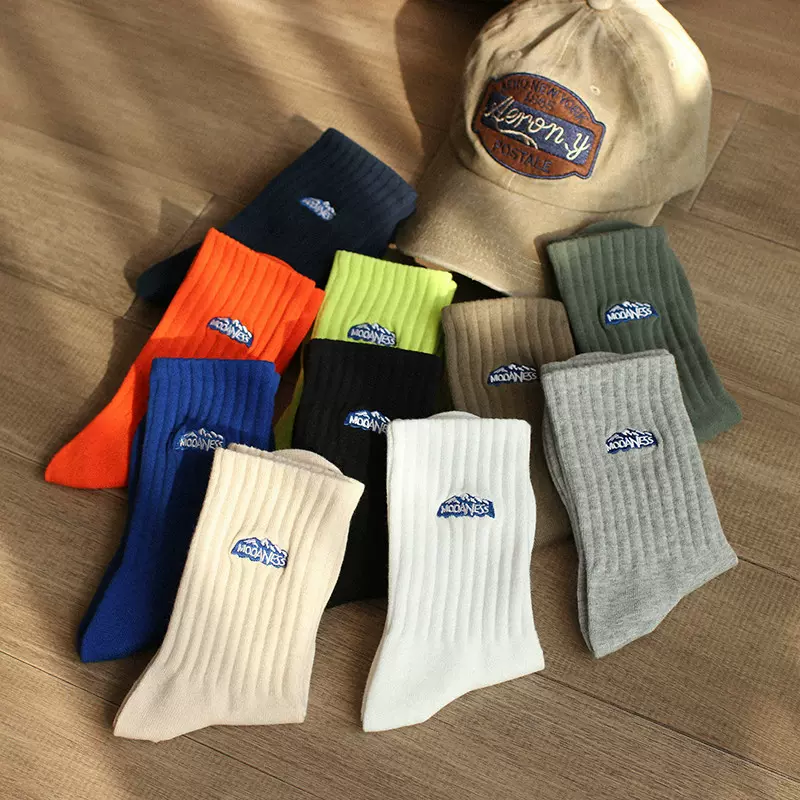 Human袜子男秋季新品刺绣雪山棉质中筒袜ins潮流运动高帮长篮球袜