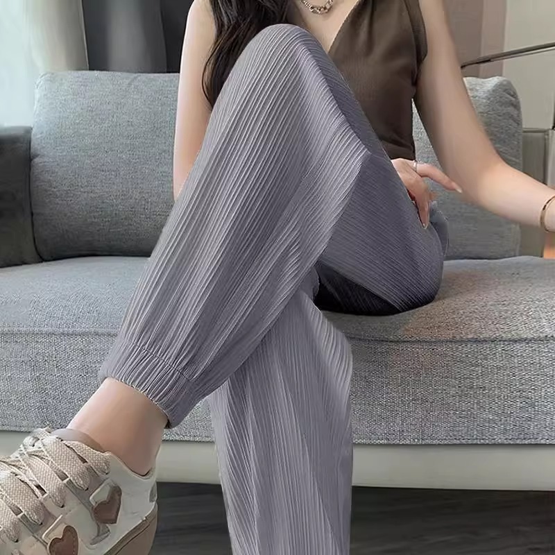 灰色