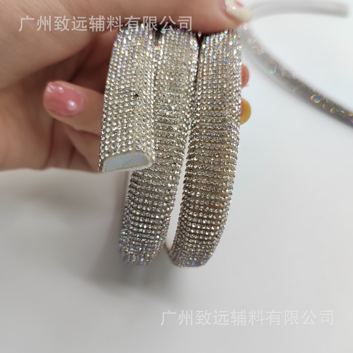 Semicírculo rhinestone cuerda de diamantes de imitación de media superficie tira de diamantes de imitación tubo de perforación de plástico redondo sandalias de tubo zapatos y sombreros material Diamond Strip fábrica