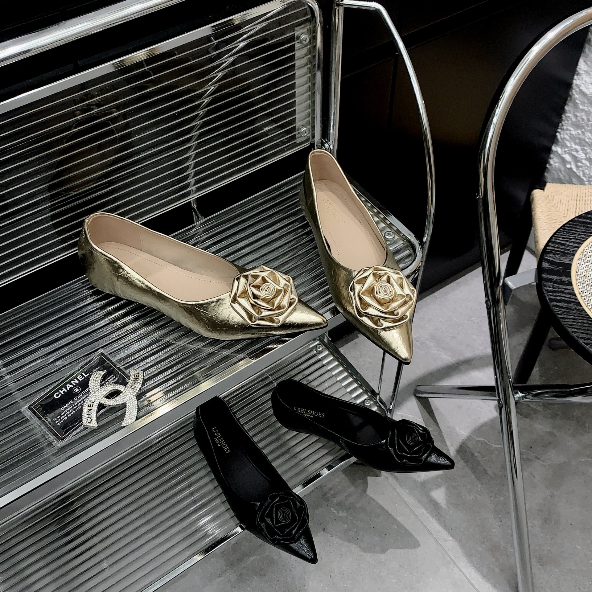 2025新款轻奢花朵尖头平底鞋女鞋内增高时尚单鞋女