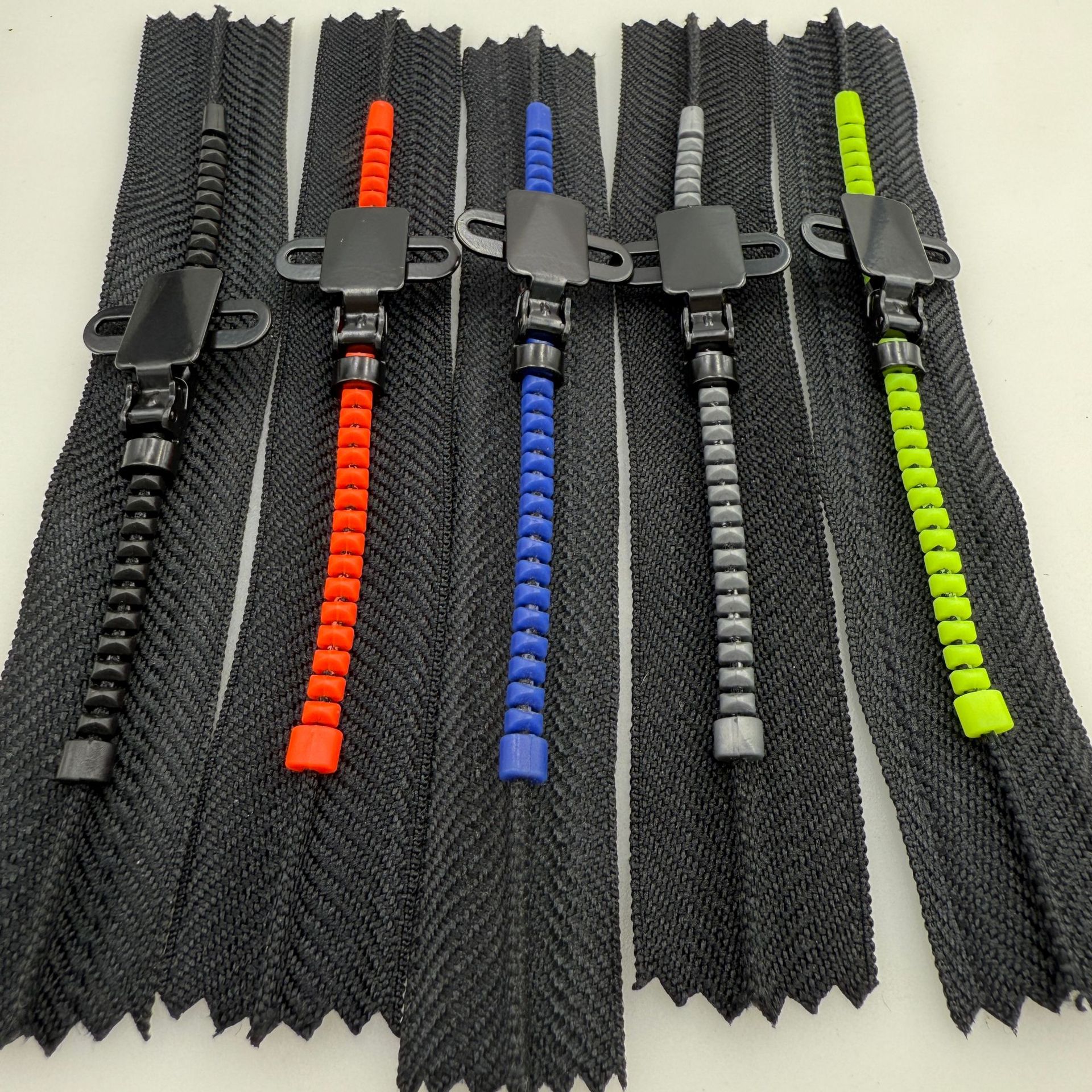 树脂调节扣裤子裤脚裙子帽子塑料自锁滑动调节扣单边伸缩拉链