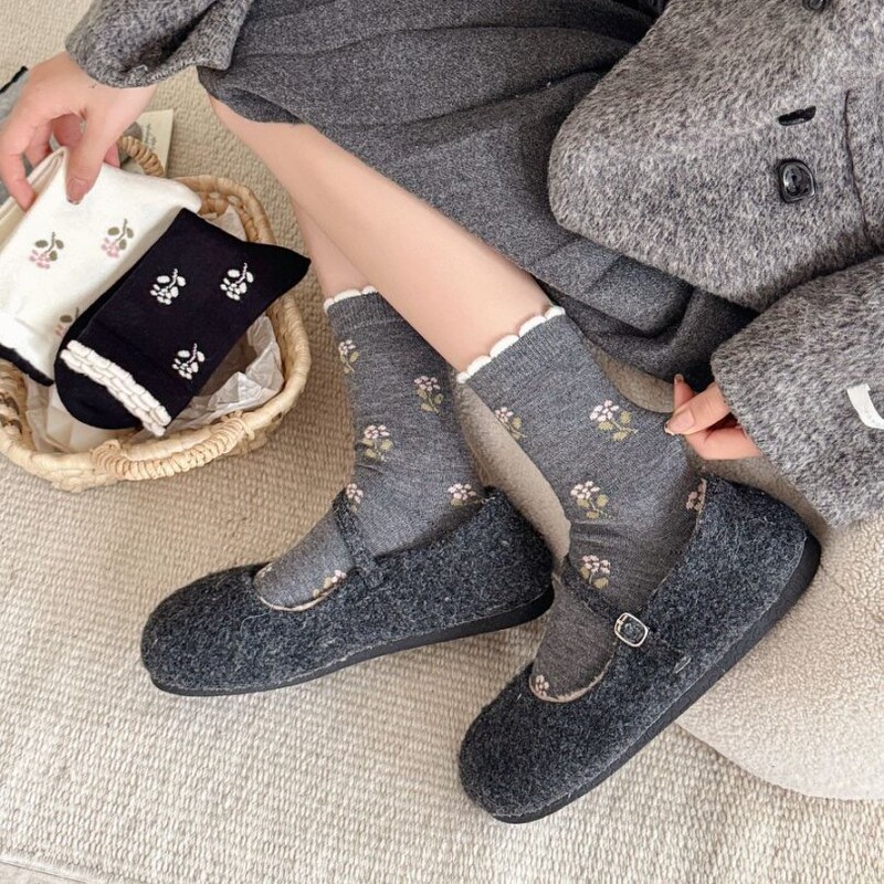 Cashmere Small Floral Dongdaemun Autumn and Winter Seamless Anti-Pilling Mid-Tube Women's Socks Cute Korean Style Fresh Slouch Socks