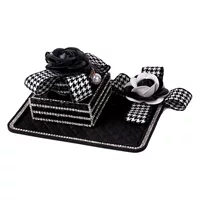 Автомобильные духи Seat Diamond Camellia Ornaments Автомобиль Ароматерапия Интерьер Украшение интерьера автомобиля Черно-белая гусиная лапка Центральная консоль