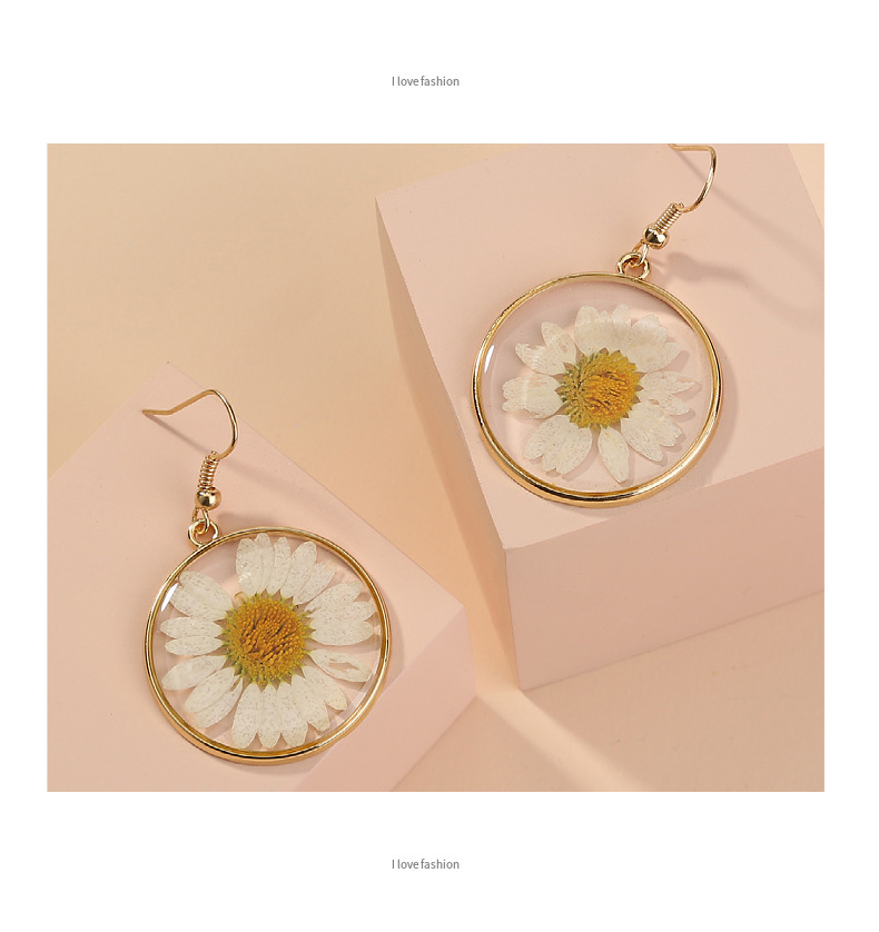 European And American Cross-border New Round White Natural Chrysanthemum Resin Earrings Accessories display picture 5