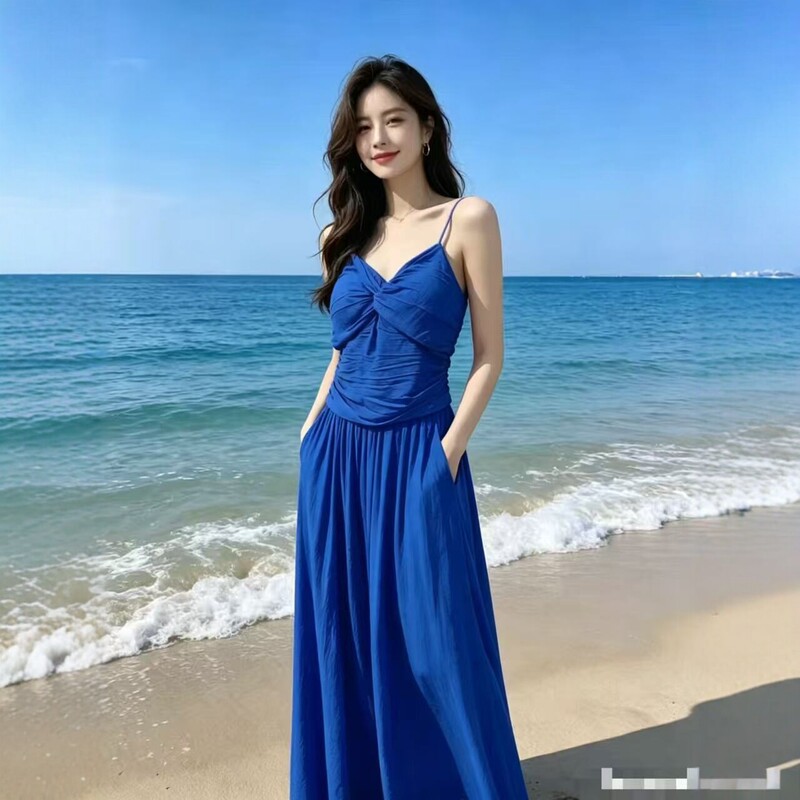 Resort-Style Spaghetti Strap Long Dress for Women, Slim and Flowing Blue Dress for the Beach, High-Waisted with a Large Hem Resort-Style Spaghetti Strap Long Dress for Women, Slim and Flowing Blue Dress for the Beach, High-Waisted with a Large Hem