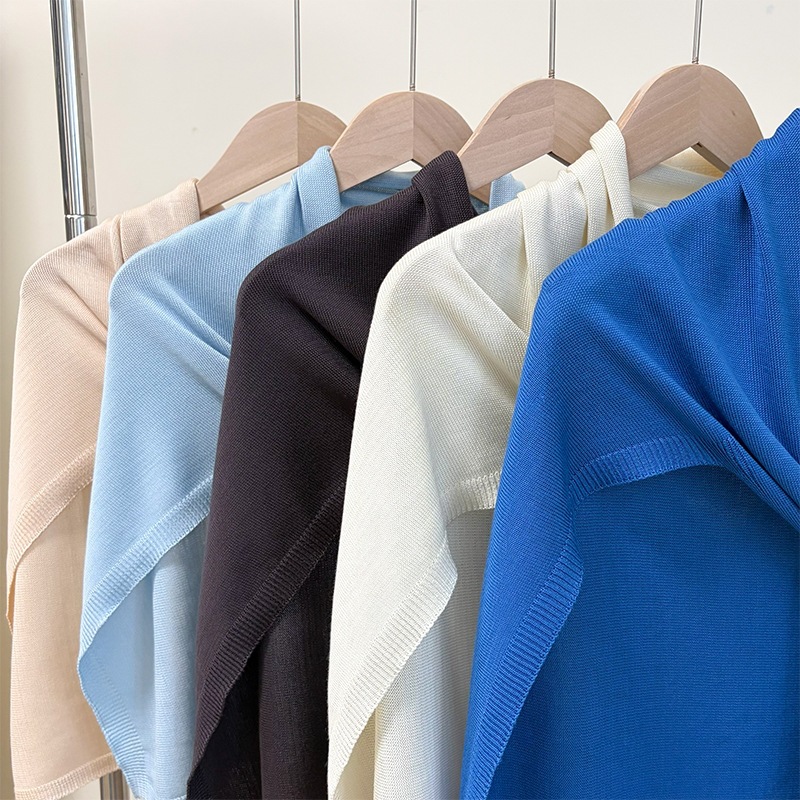 High-quality 2026 solid color outer shawl for women, suitable for spring, summer, autumn, and winter, popular with influencers, to be paired with dresses, thin knitted style for air-conditioned rooms