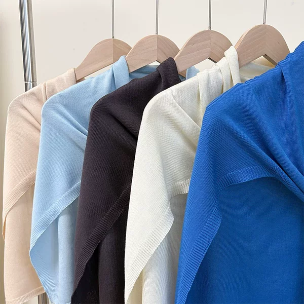 High-quality 2026 solid color outer shawl for women, suitable for spring, summer, autumn, and winter, popular with influencers, to be paired with dresses, thin knitted style for air-conditioned rooms