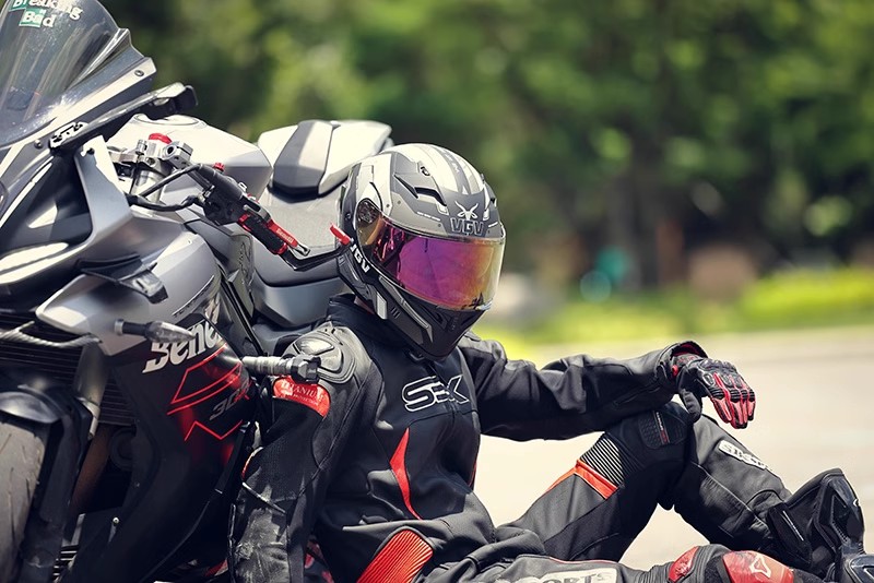 2025 new VGV3C certification motorcycle reveal helmet autumn and winter four seasons universal locomotive men's and women's safety helmet