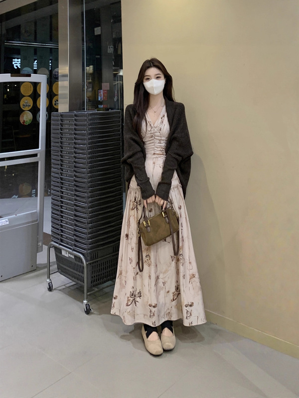 大码女装法式蝴蝶印花V领碎花连衣裙蝙蝠袖慵懒针织外套|undefined
