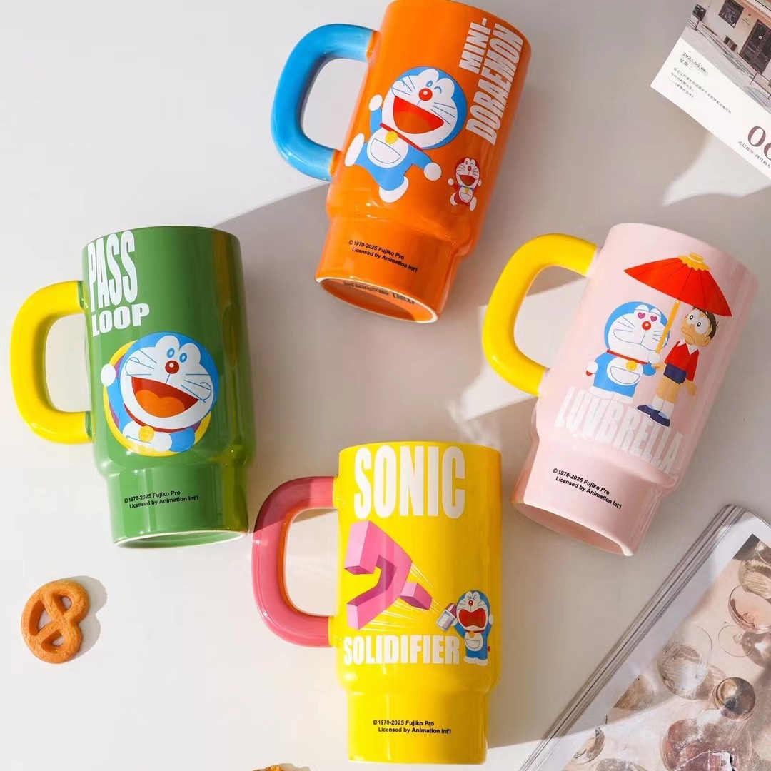 Nuevos productos creativos Dingdong gato taza de cerámica con cubierta taza de agua de paja taza de café Doraemon taza de oficina de alto valor