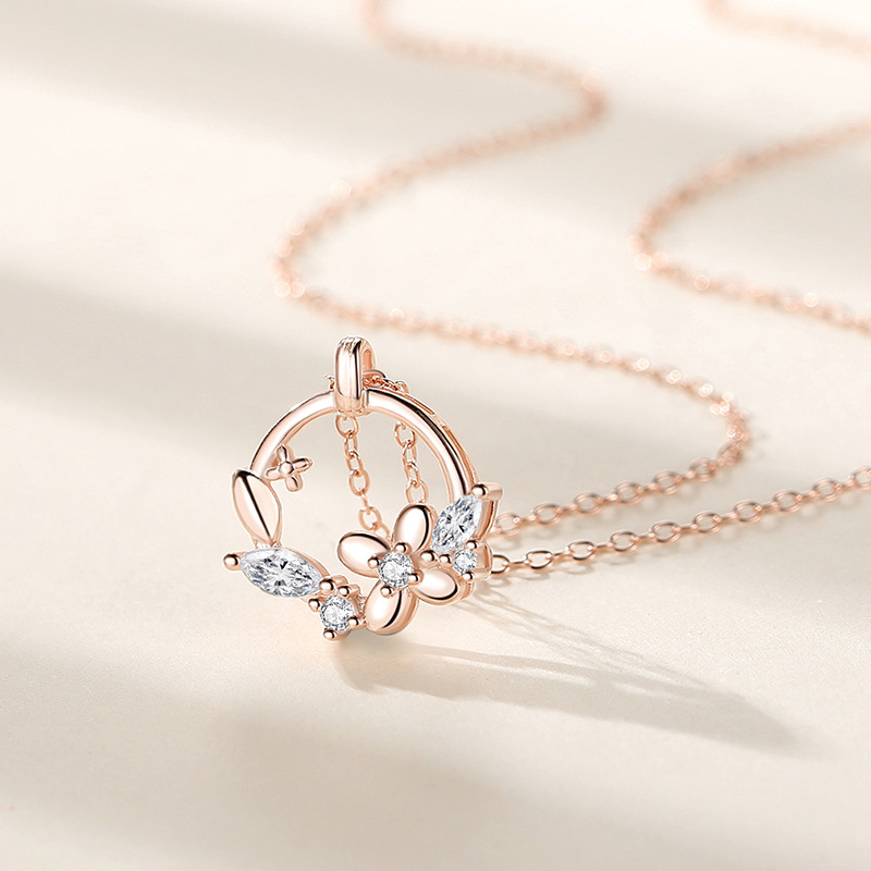 S925 plata de ley collar de corona de mariposa de lujo ligero flor femenina diseño de alta calidad cadena de clavícula joyería San Valentín