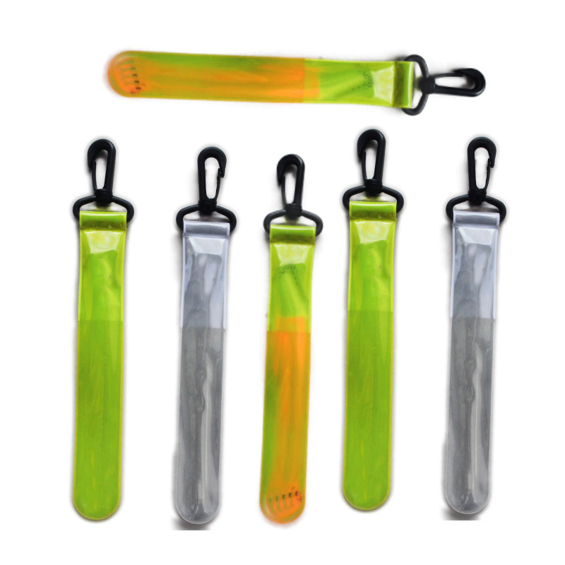 新款运动骑行夜跑发光手腕带 学生书包LED反光挂件 PVC登山包挂件