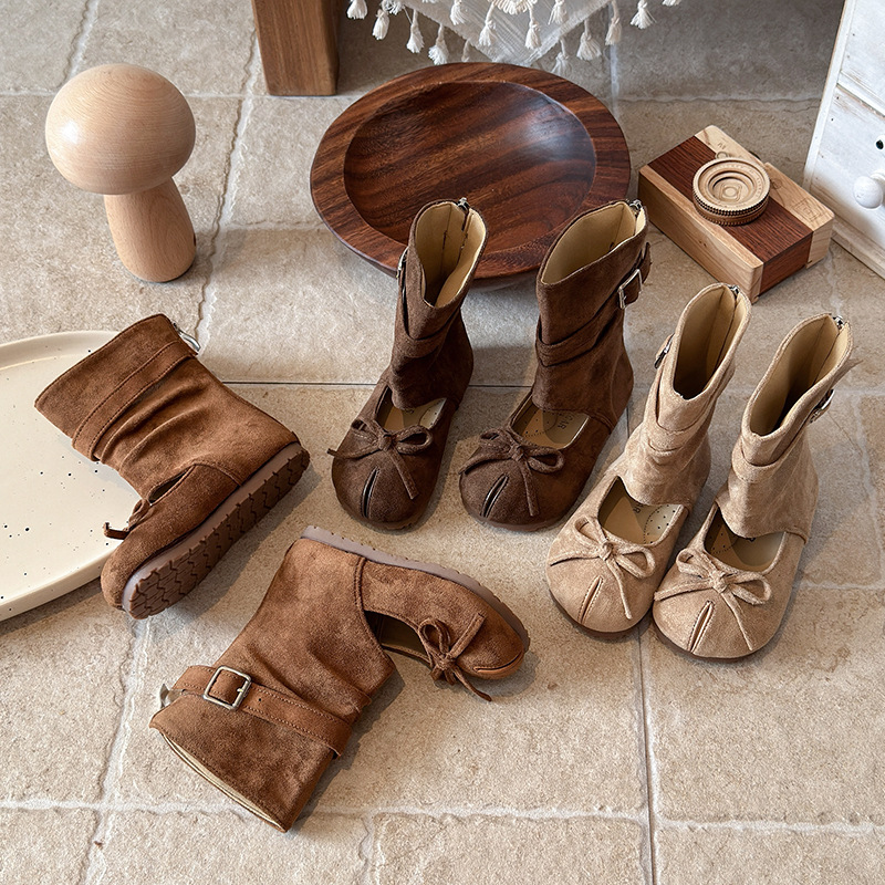 Autumn retro universal low boots with bow