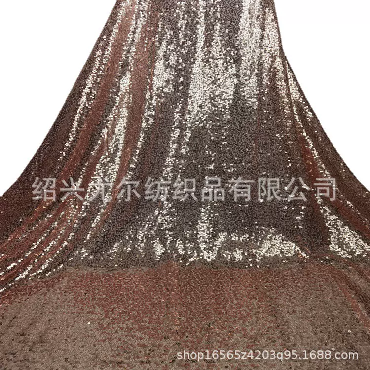 现货网布3毫米乱片绣花布女装服饰箱包装饰布珠片亮片面料特惠
