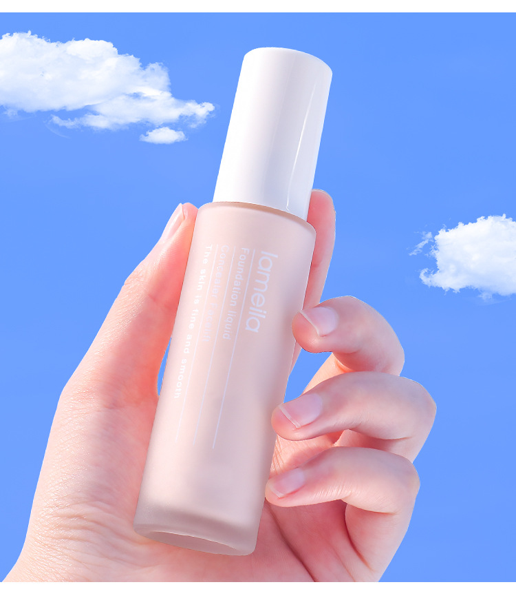 This hydrating and clear foundation liquid provides moisture, concealer, oil control, long-lasting makeup without smudge, and is less prone to powder sticking. It offers a natural nude look and is affordable for students undefined