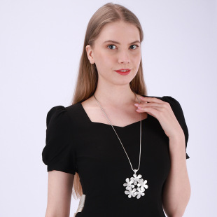 Woolen chain cross-border Europe and the United States for women long Amazon explosion flower foreign trade alloy snake bone chain long necklace
